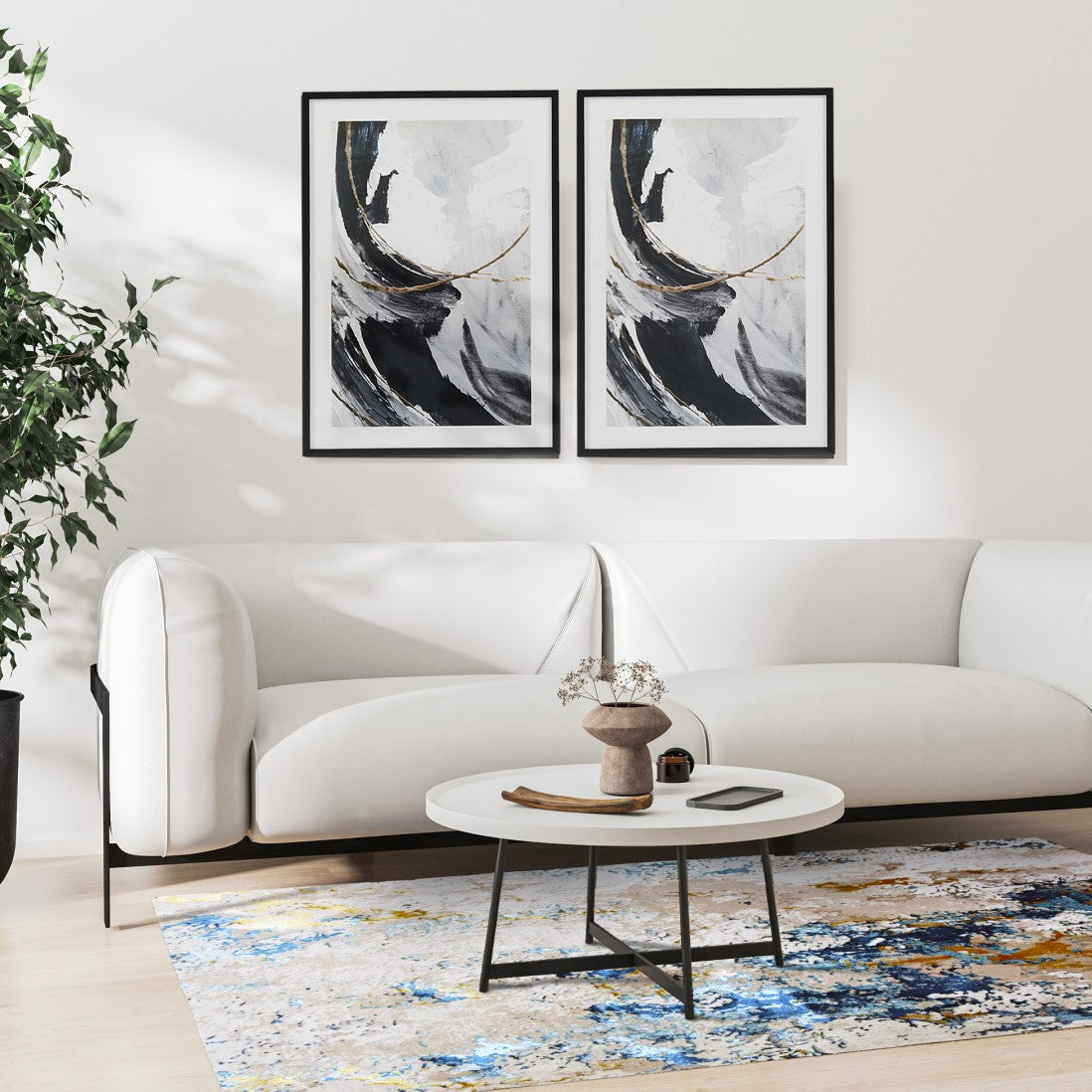 Paradise Living – Tapete Batik 38/004 Azul em sala de estar moderna com sofá branco, mesa de centro e decoração minimalista