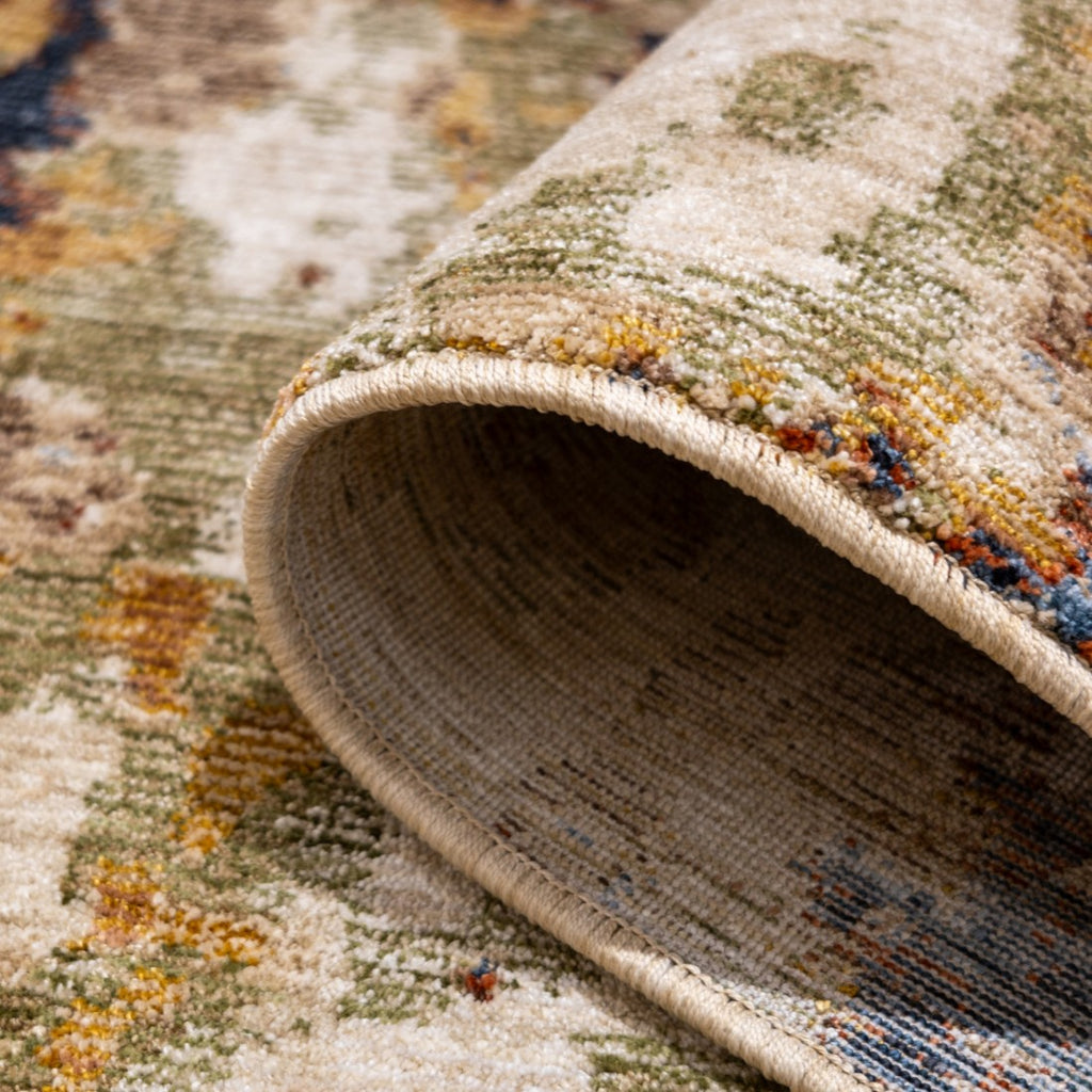 Paradise Living – Tapete Odense 7761/004 close-up do verso enrolado com orla em bege e textura multicolor em tons verde, dourado e azul