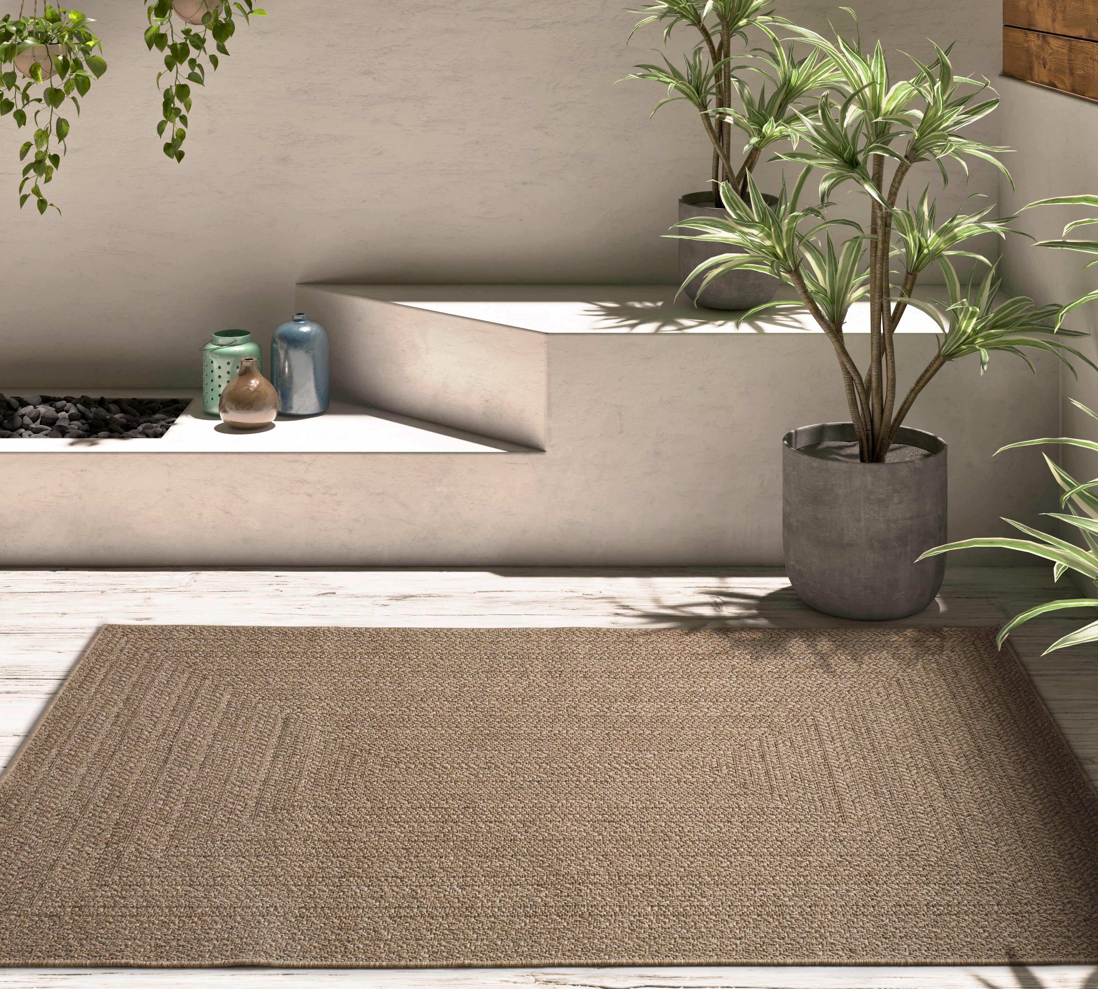 Tapete de exterior Acra 5001 Natural em tom castanho, com textura natural, ambiente | Paradise Living