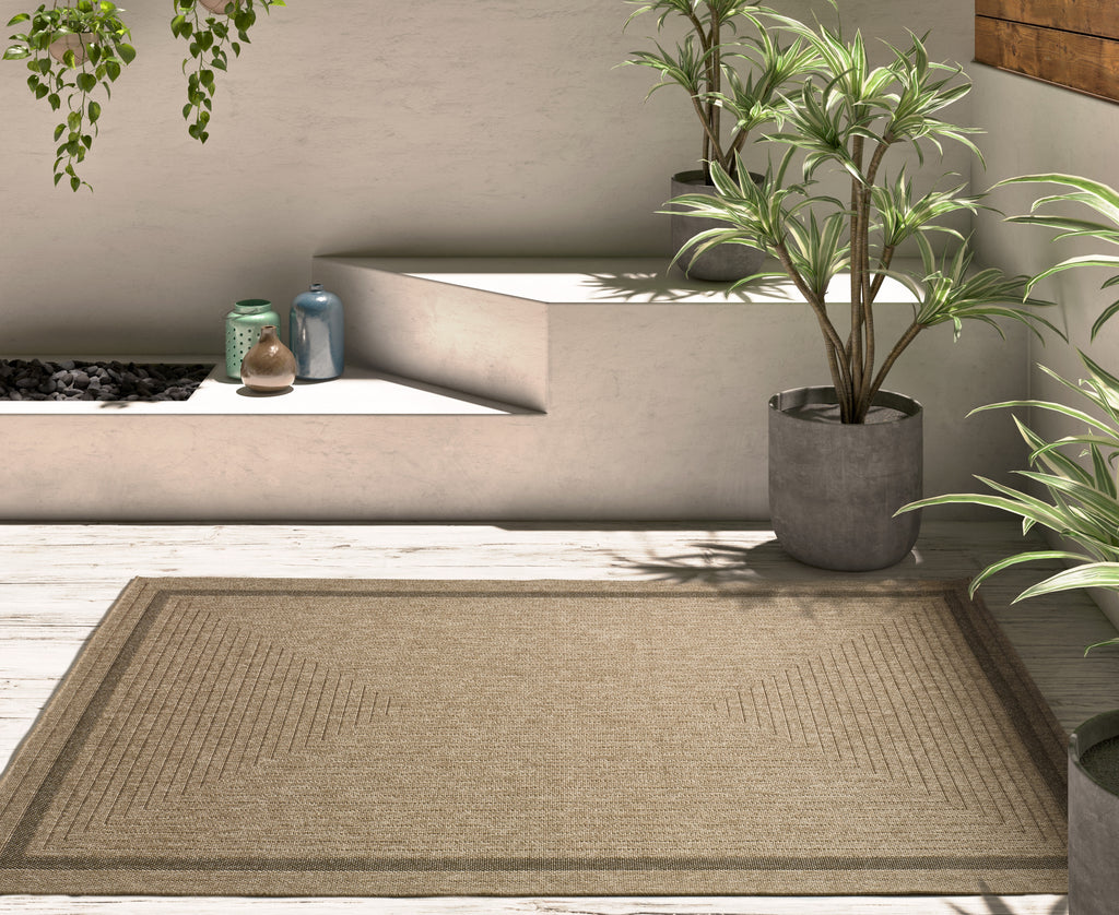 Tapete de exterior Acra 5011 Natural em tom castanho, com textura natural, ambiente | Paradise Living