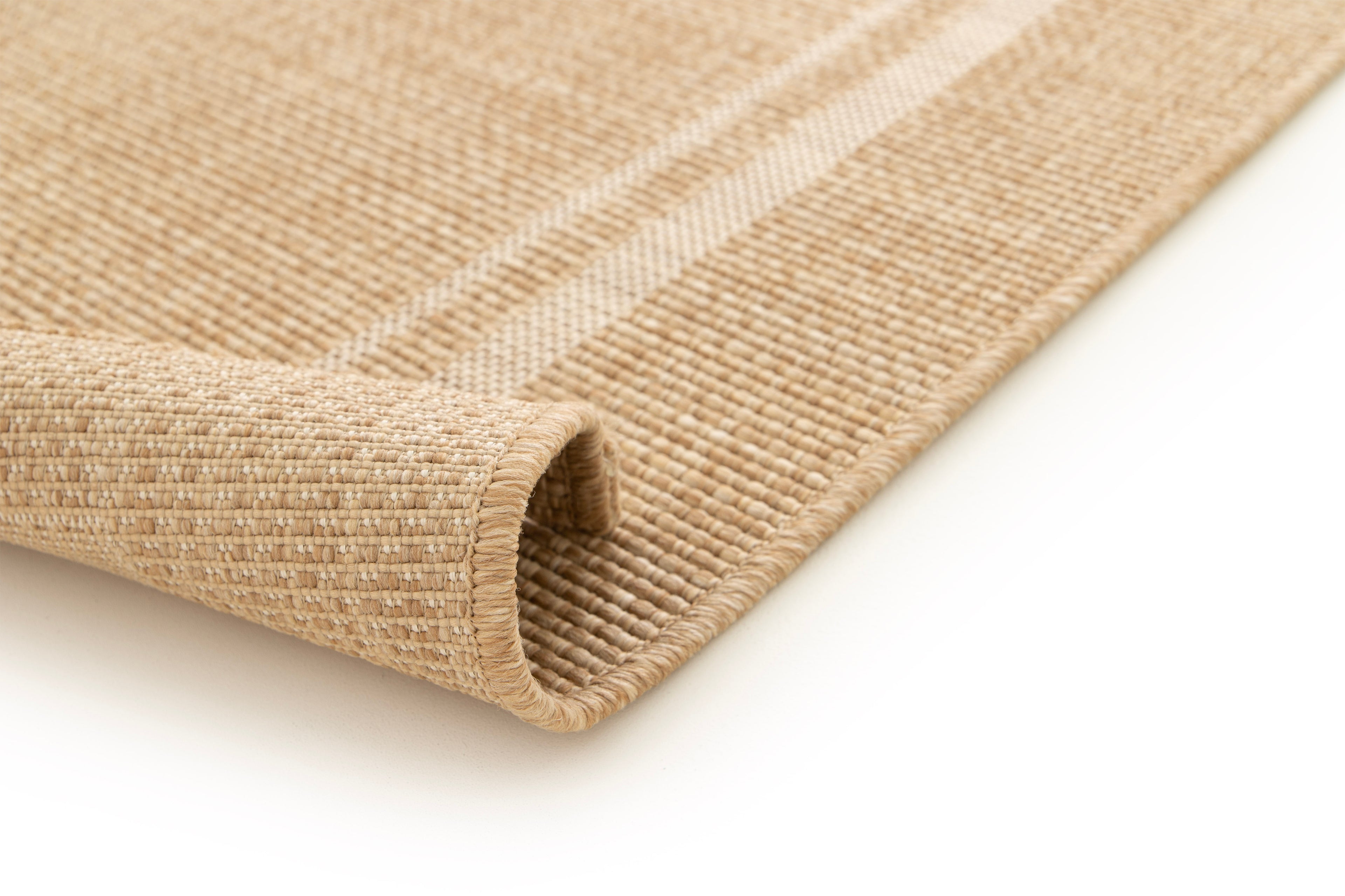 Detalhe do pelo 3mm do tapete exterior bege com aspeto natural – Guinea 28805 02