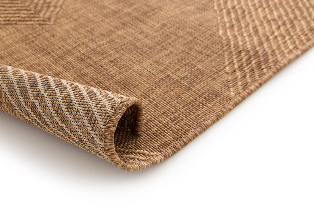 Detalhe do pelo 3mm do tapete exterior castanho com aspeto natural – Guinea 28814 274