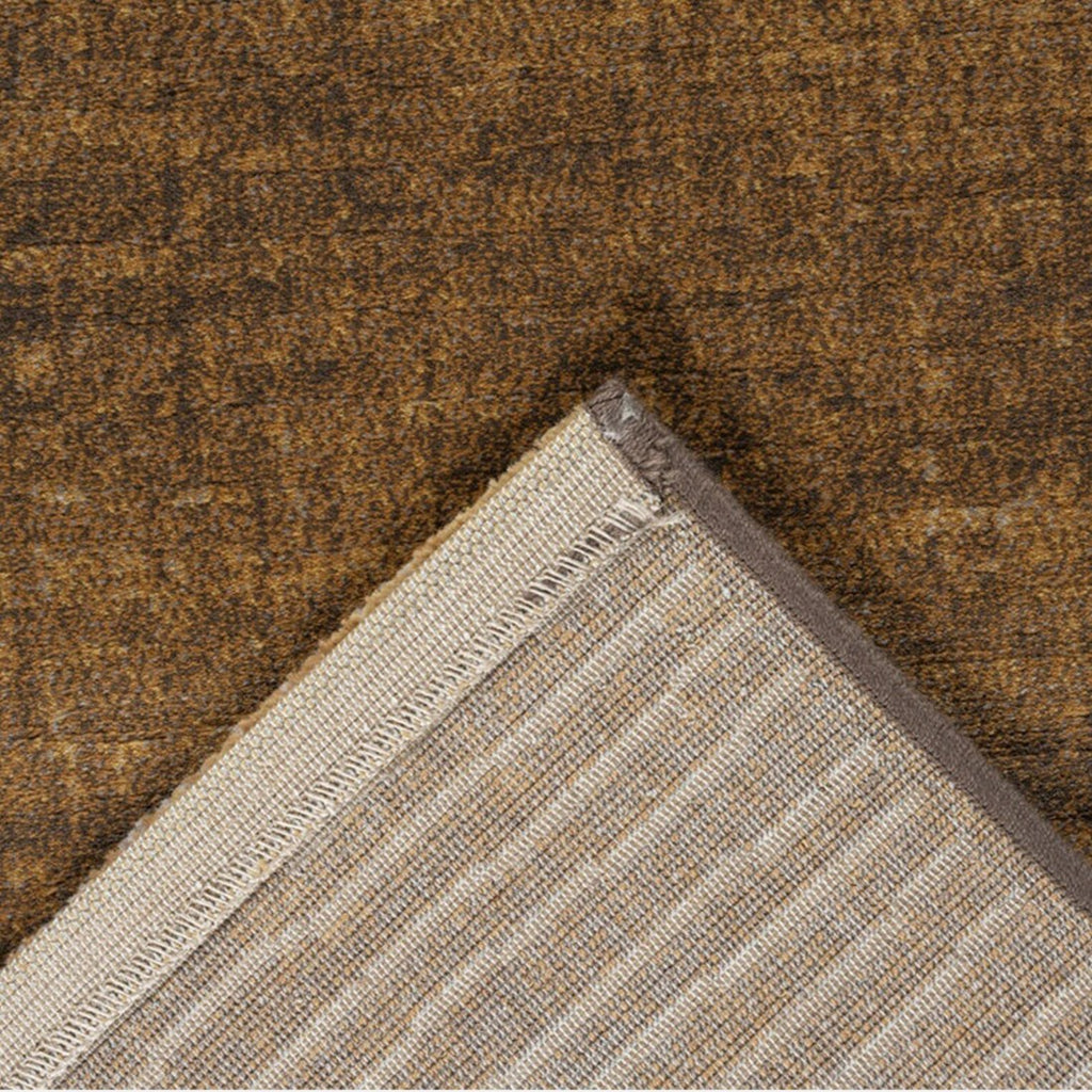 Paradise Living – Tapete Giacomo 63078/7279 detalhe do canto dobrado mostrando frente em castanho dourado e verso em bege natural
