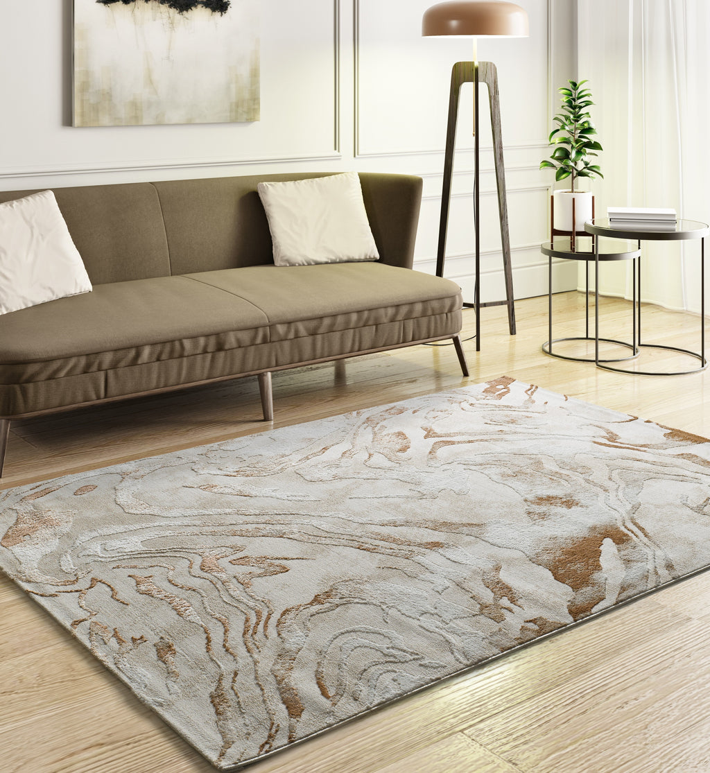 Tapete Keops Caldera em contexto de sala de estar com design abstrato fluido em tons creme e terracota – Paradise Living