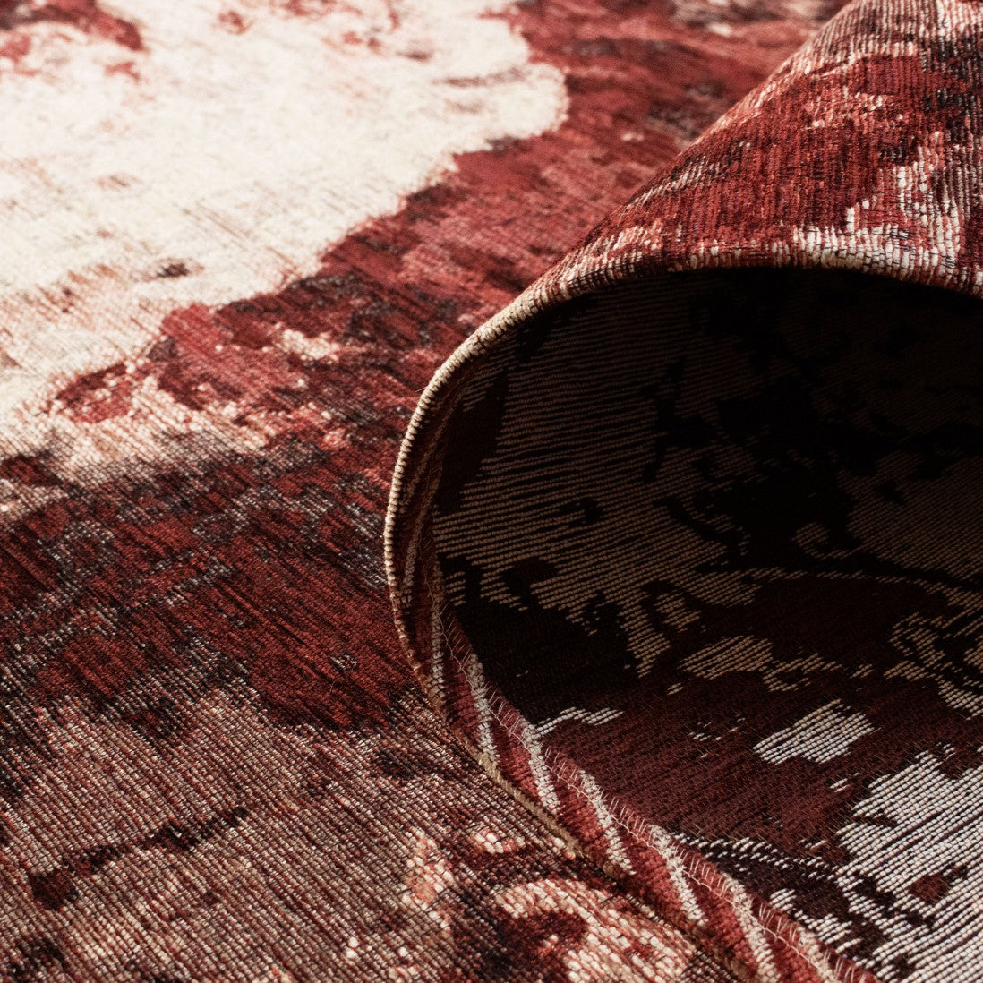 Paradise Living — Detalhe do padrão abstrato do Tapete Lake Chenille 006 Vermelho