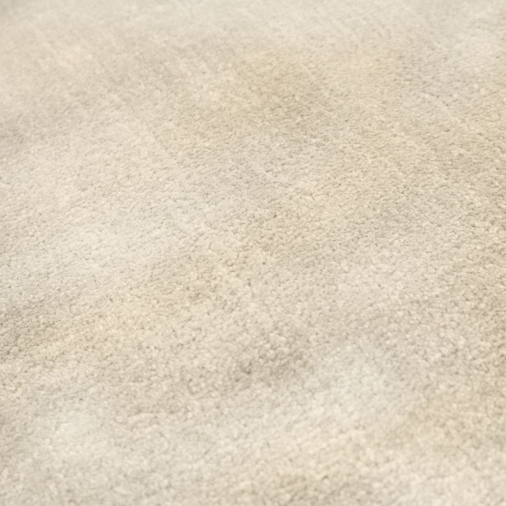 Paradise Living – Macro do pelo do Tapete Papua 002 Bege em 100% viscose, com textura suave e tom creme natural
