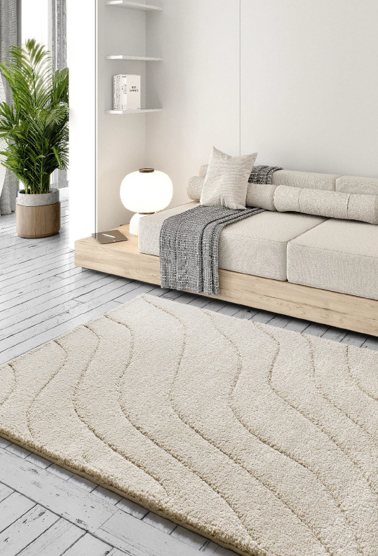 Tapete Molier liso ondulado em bege e cinza, detalhe | Paradise Living