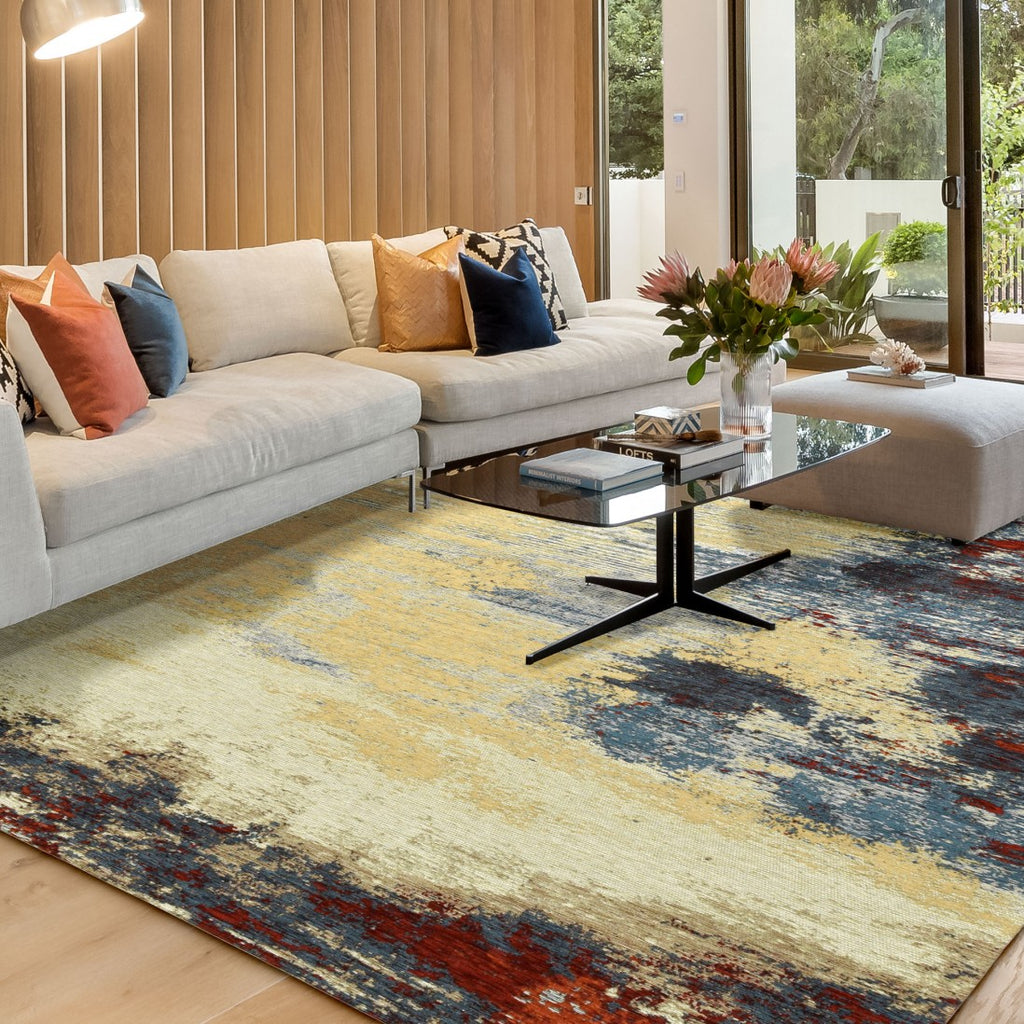 Paradise Living – Tapete Abstrato Ametist Chenille 070 Multicolor em sala de estar ampla com sofá bege, almofadas coloridas, mesa de centro em vidro e parede em ripas de madeira