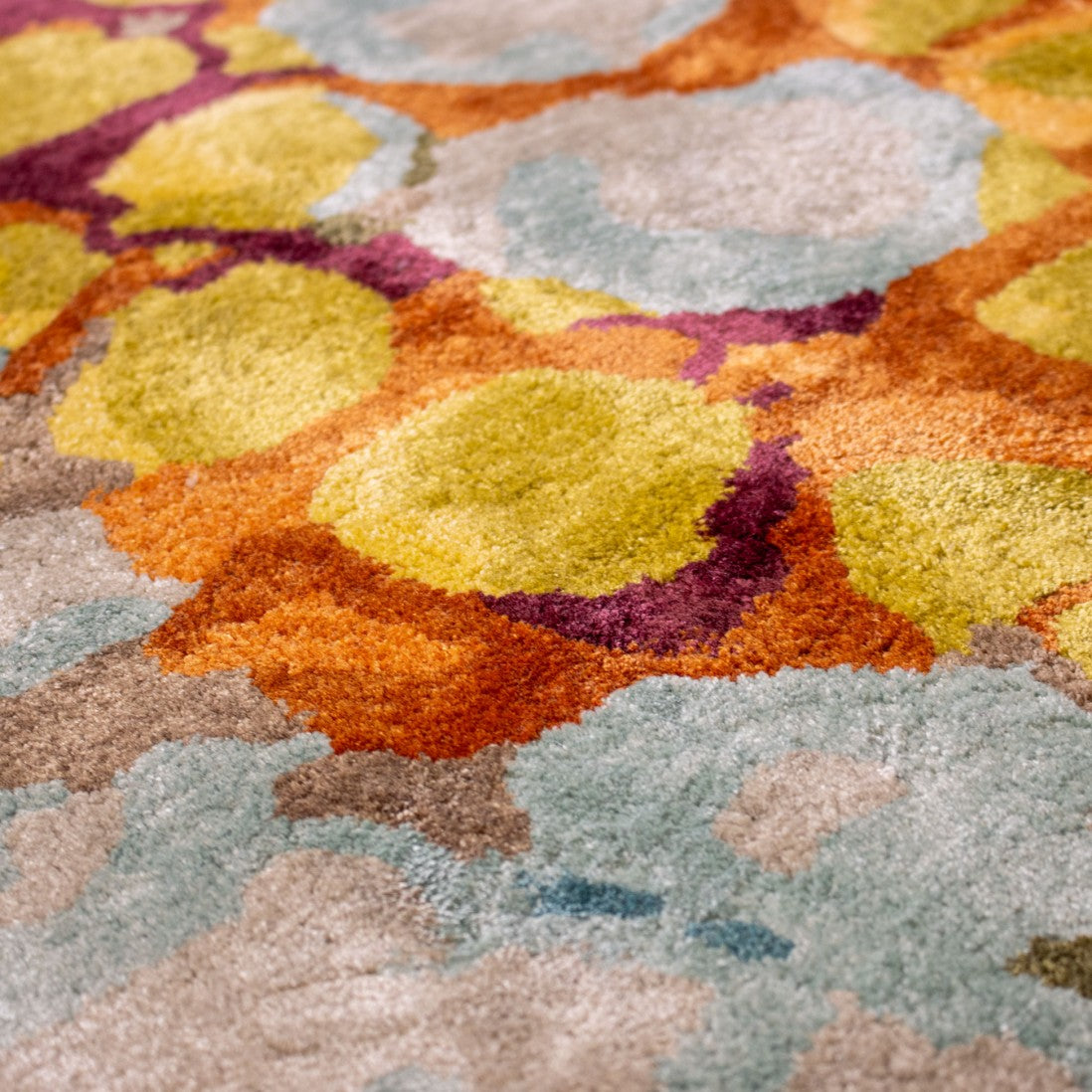 Paradise Living Tapete Chameleon design abstrato multicolor — padrão orgânico vibrante, detalhe
