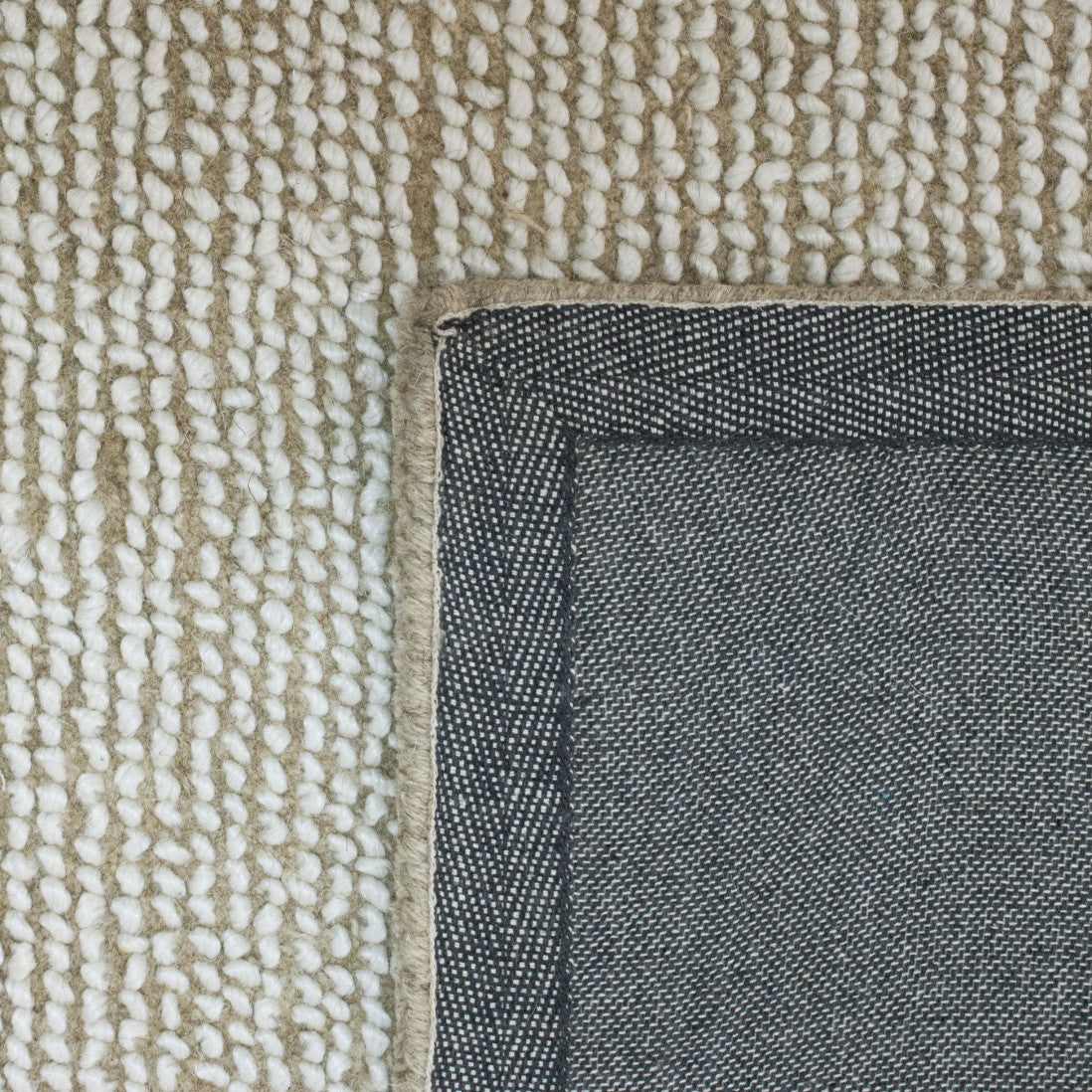 Paradise Living | Tapete Natural Dots 002 Bege em sala ampla — elegância minimalista e contemporânea