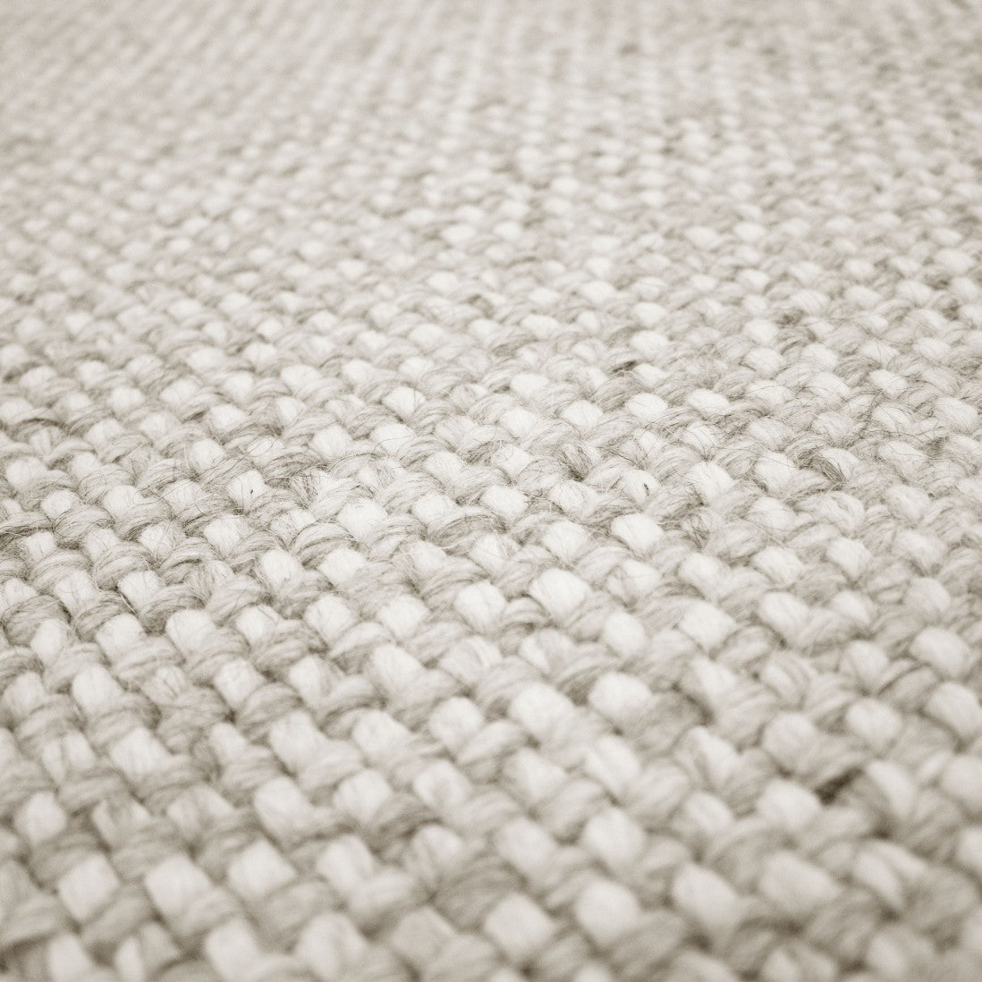 Paradise Living | Textura artesanal e fibras naturais do Tapete Natural Link 001 Branco